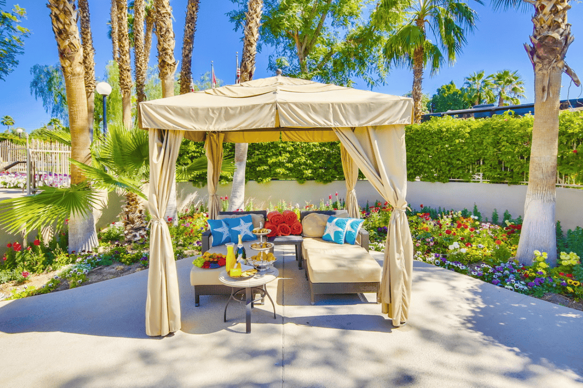 Poolside-Cabanas.png